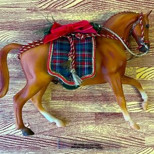 Breyer Traditional Model Horse 2000 Seasons Greetings Christmas Holiday - GUC